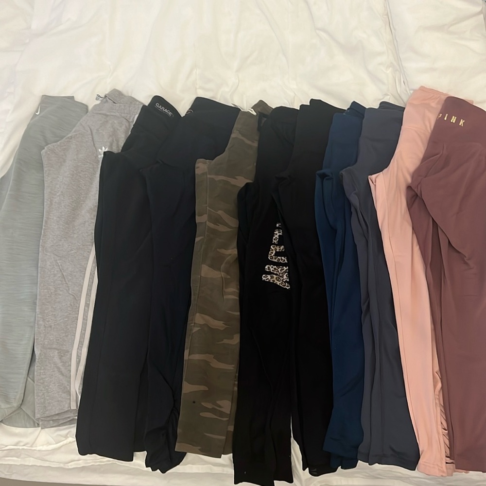 Bundle of leggings/ yoga pants